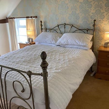 Bryntirion Farmhouse Rooms Llanfair Caereinion Ngoại thất bức ảnh