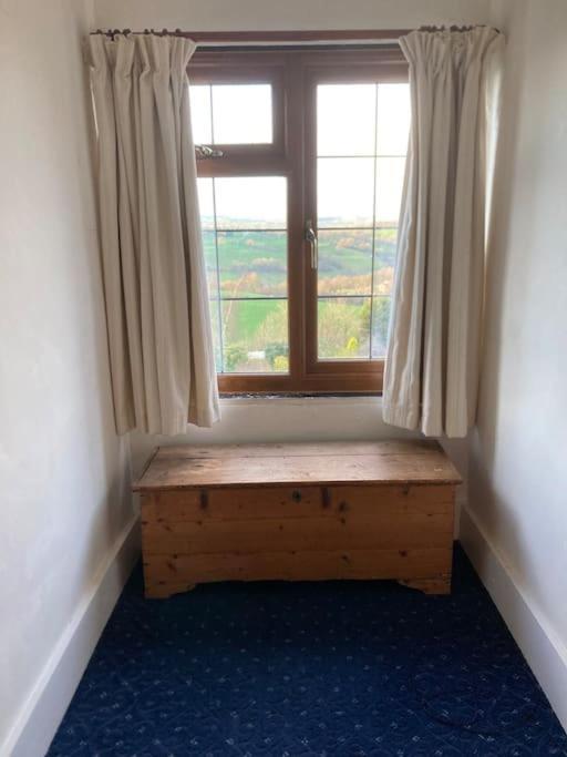 Bryntirion Farmhouse Rooms Llanfair Caereinion Ngoại thất bức ảnh